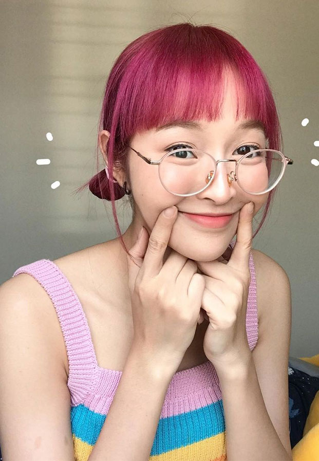 Deerlong กวาง ยิ้มหวาน ใส่แว่น