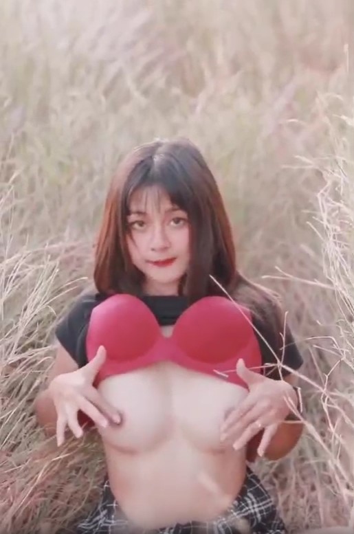 มินตรา โชว์ไฟหน้าดวงสวยท่ามกลางธรรมชาติ ภาพงามมาก Mintra