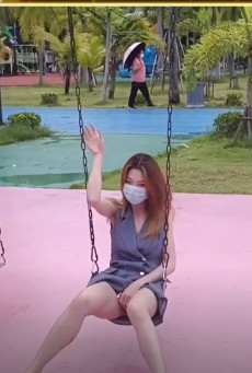 แอบโชว์ กลางสวนสาธารณะ เล่นดุ้นสั่นด้วย Chamoflove