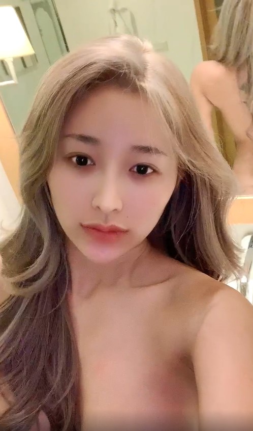 ซูเด๊ะ ถ่ายตัวเองในห้องน้ำ อย่างสวย Zudeah