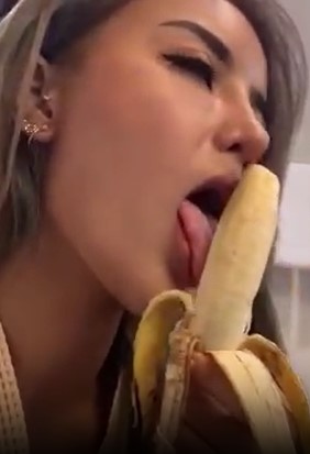 ฝ้าย แค่กินกล้วยยังเซ็กซี่ขนาดนี้ สาวสวยคนดัง กับอีกหลายคลิปเสียว Iamfaii